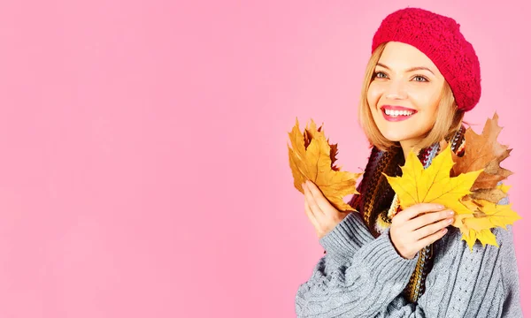 Smiling woman in warm sweater, scarf and hat with Autumn leaves. Discount and Season sale. Black friday. Copy space. — Stock Photo, Image