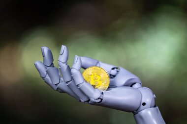 Bitcoin robot ellerde. Bitcoin kripto yapay zeka yatırımı. Bitcoin kripto ticareti. Bitcoin dijital şifreleme para kavramı