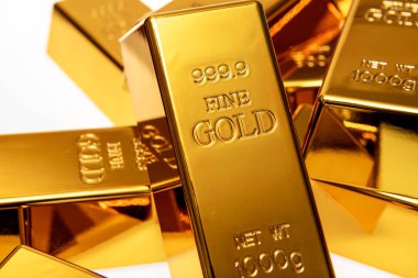 Altın külçeleri altın külçeleri için. Metal rezervi için 24 bin altın. Rezerv için altın metal. Çubuklarda altın