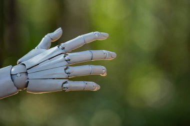 Robot teknolojisiyle robot eller. Robot el ve makine yeniliği. Ai zekası olan bir robot kolu. Gelecekçi robotik kavramı