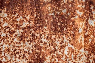 Paslanmış metal yüzeydeki pas dokusu. Demirle kaplanmış paslı arka plan. Paslı metal duvar dokusu ve aşınma noktaları. Sert yüzeyde pas izi var. Soyut pas dokusu arka plan kavramı