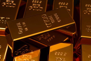Metal rezervi için 24 bin altın. Güzel altın kavramı. Yatırım ve ticaret için altın. Altın çubuk arkaplanı