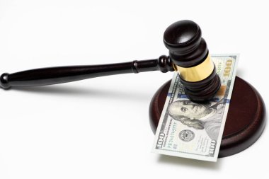 Rüşvet makbuzları, tokmak kovuşturma emri. Gavel tokmağı düşer, rüşvet sözleşmesi bozulur. Rüşvet davaları körüklüyor, tokmak anlaşmaları ayarlıyor. Gavel 'in kararı rüşvetten sonra jüriyi sabit tuttu