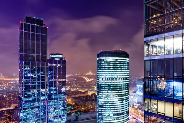 Şehir Manzaralı alacakaranlıkta