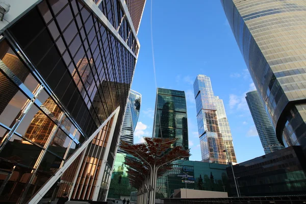Wolkenkrabbers van de moderne business center Moskou stad — Stockfoto