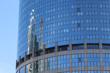 modern şehir yüksek katlı binalar gökyüzüne karşı