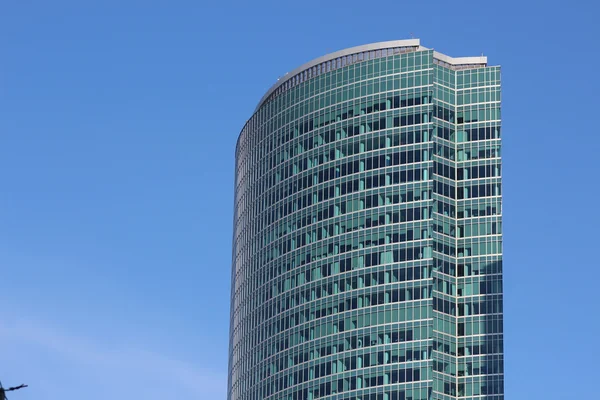 Moderne Hochhäuser gegen den Himmel — Stockfoto