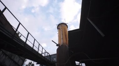 Fabrika Coronavirüs salgını yüzünden terk edildi.