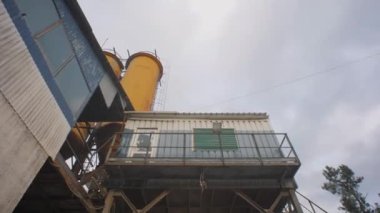 Fabrika Coronavirüs salgını yüzünden terk edildi.