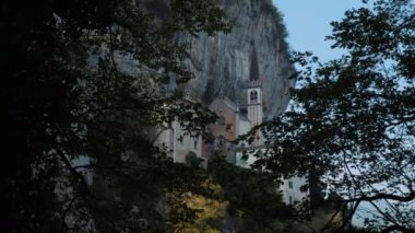 Madonna della Corona Sığınağı, kuzey İtalya 'da sembolik bir bölge.