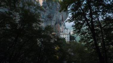 Madonna della Corona Sığınağı, kuzey İtalya 'da sembolik bir bölge.