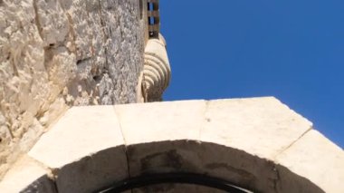 Peafiel Şatosu, Valladolid 'in Peafiel kasabasında yer alan ve uzun ve dar bir tepenin üzerinde duran bir kaledir..