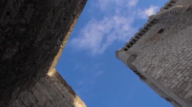 Peafiel Şatosu, Valladolid 'in Peafiel kasabasında yer alan ve uzun ve dar bir tepenin üzerinde duran bir kaledir..