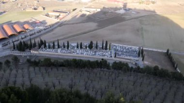 Peafiel Şatosu, Valladolid 'in Peafiel kasabasında yer alan ve uzun ve dar bir tepenin üzerinde duran bir kaledir..