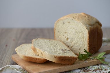 Ayçiçeği tohumları ile ekşi ekmek