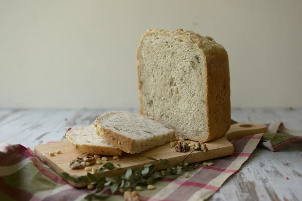 Pan con semillas de girasol y frutos secos —  Fotos de Stock