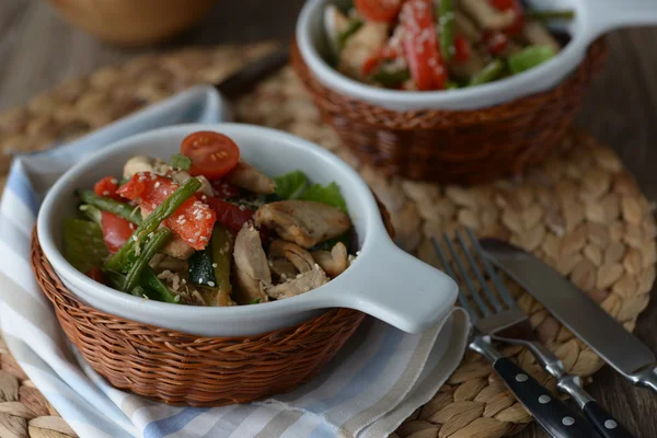 Poitrine de poulet grillée aux légumes — Photo