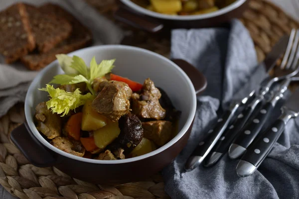 Tagine con cordero y ciruelas pasas — Foto de Stock