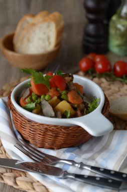 Sebzeli kızarmış kuzu