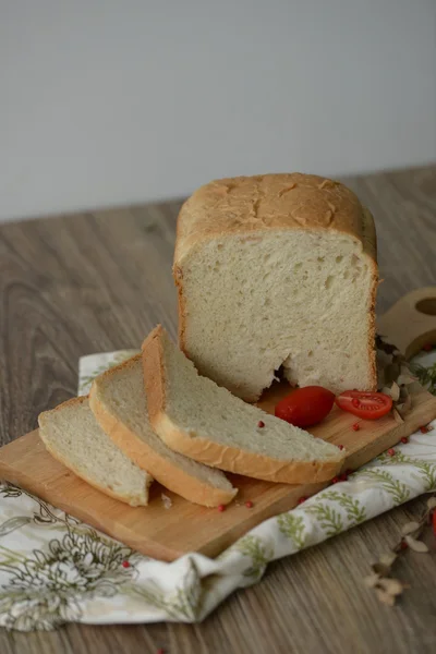 Pão branco com presunto — Fotografia de Stock