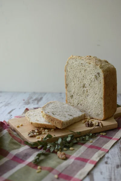 Pan con semillas de girasol y frutos secos —  Fotos de Stock