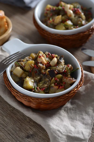 Potatis med aubergine — Stockfoto