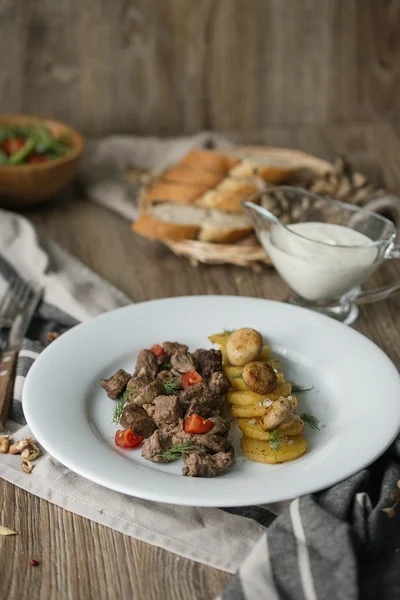 Carne de res con setas y apio — Foto de Stock