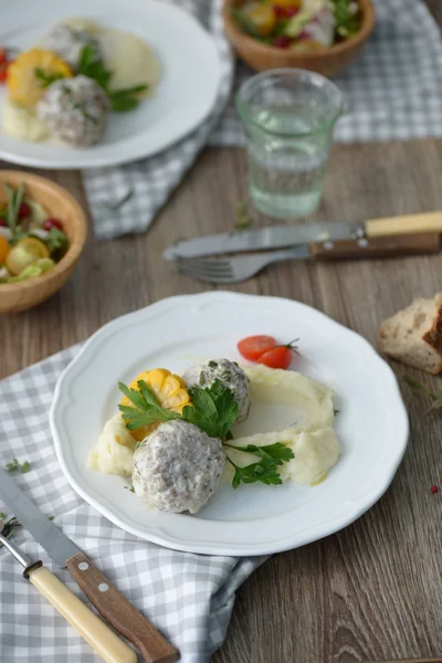 Hedgehogs in a creamy sauce — Stock Photo, Image