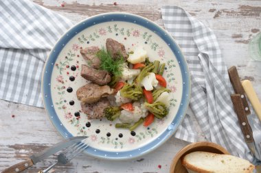 Türkiye ile sebze buğulama