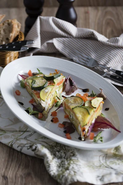 Pommes de terre cuites au four aux légumes — Photo