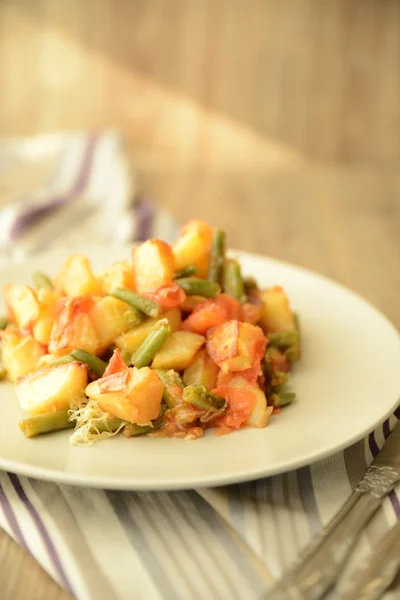 Bakad potatis med bönor — Stockfoto