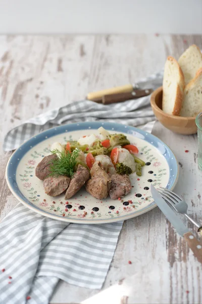 Pavo al vapor con verduras — Foto de Stock