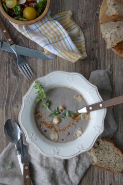 Kremalı mantar çorbası.