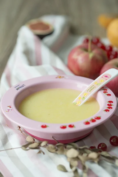 Semolina porridge with chicken broth — Stock Photo, Image