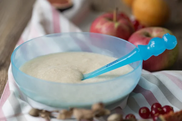 Semolina porridge with apple puree