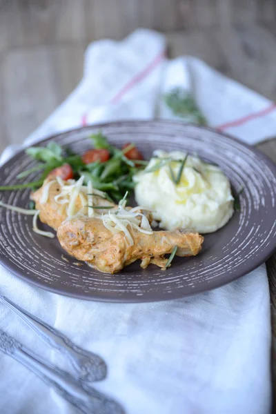 Pernas de frango com queijo — Fotografia de Stock