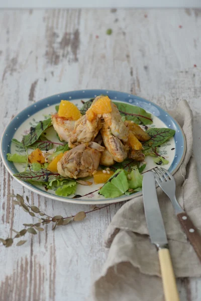 Pollo con naranjas —  Fotos de Stock