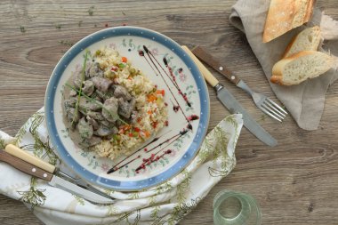 Mantarlı tavuk karaciğer