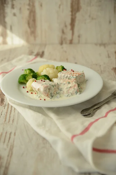 Pescado en crema agria —  Fotos de Stock