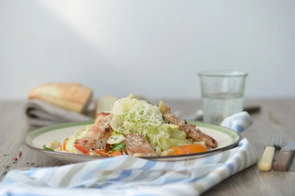 Ensalada de César con pollo — Foto de Stock