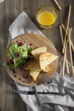 Otlar (3 ile sıcak sandviç)