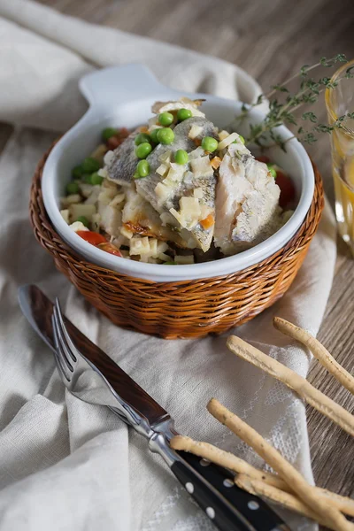 Lucioperca con vino blanco y verduras (3 ) —  Fotos de Stock