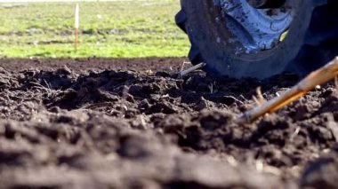 Traktör çekme arazi yetiştirilmesi aleti