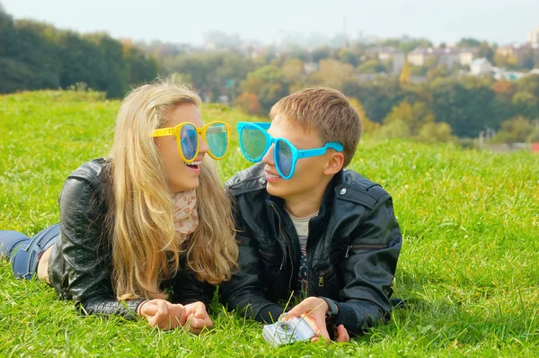 Teenage couple in huge funny glasses — Stock Photo, Image