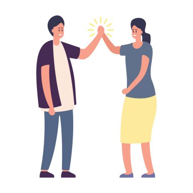 Mutlu arkadaşlar erkek ve kadın beşlik çakıyor. Neşeli insanlar gayri resmi selamlaşmalar, anlaşmalı karakterlerde sevinç ifadeleri. Çak bir beşlik, kadın ve erkek beyazın üzerinde.