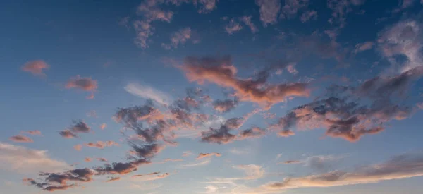 Orange Colorful Sunset Clouds Background Puffy Cloudscape Beautiful Dramatic Colors — Stockfoto