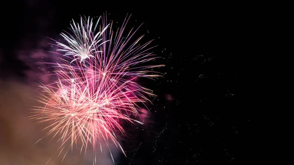 Lila Und Orange Feuerwerk Hintergrund Und Kopierraum — Stockfoto