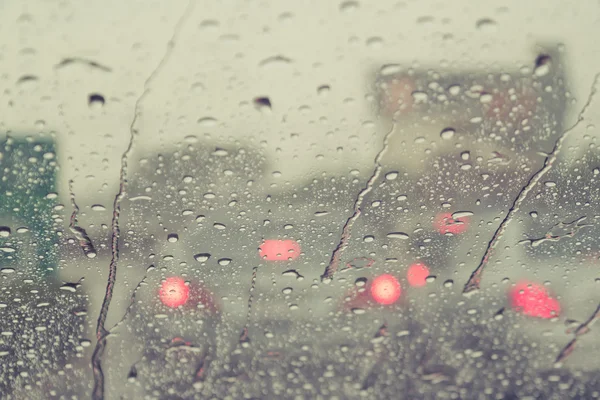 Regen druppels op voorruit auto, Vintage Effect — Stockfoto