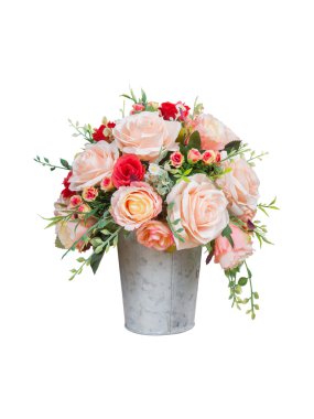 Beyaz arka plan üzerinde izole güzel yapay çiçekler buket