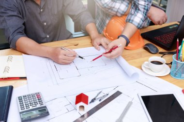 Planlarla çalışan Mühendis ve Mimar, Mühendis Mimarlar ve İç mimari